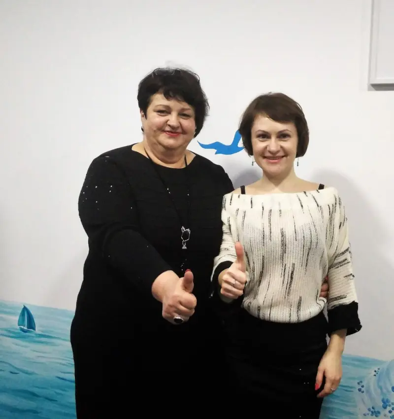 Я и один  из 6 Топов компании - Наталья Шевела, которая сейчас получет более100 000 $ в месяц. 
Она достигла последнего ранга за 1 год и 3 месяца!