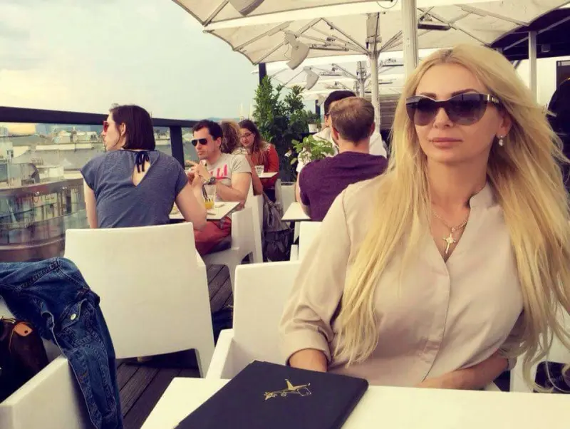 Все ещё живёшь надеждой на то, что тебе кто то поможет? Сними розовые очки! В этой жизни каждый сам за себя! Жизнь состоит не из чёрных и белых полос, жизнь как шахматная доска и каждый сделанный тобою шаг зависит только от тебя! Хватит уже сидеть и ныть! Хватит обвинять в своих бедах и неудачах кого то другого или пинять на судьбу! Подними свою пятую точку с дивана и сделай хоть что то, чтоб исправить своё положение!