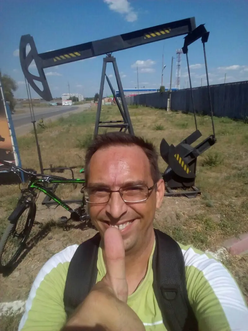 Как же в наши дни без своей нефтяной вышки?!
