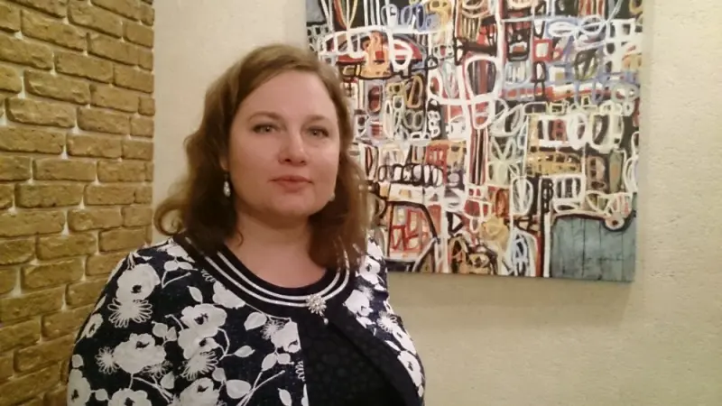Ездила на обучение в Аадемию богатого папы.