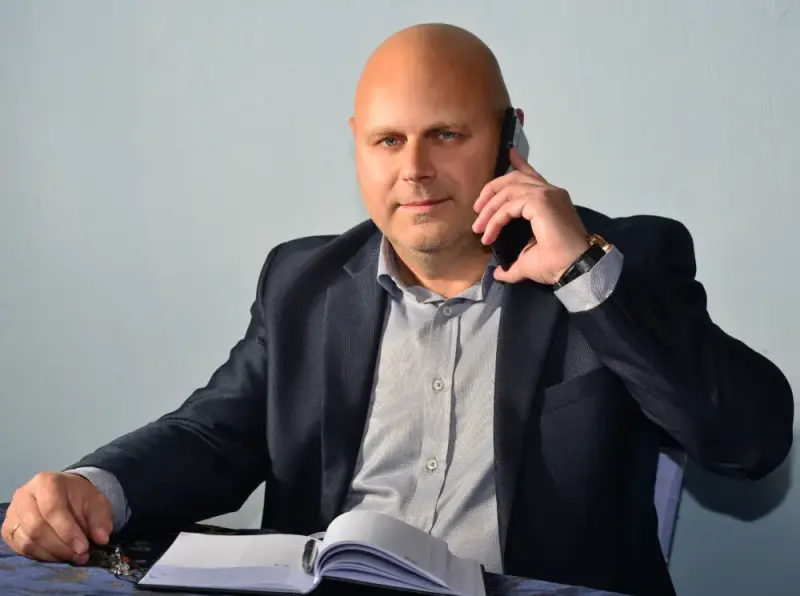 Ну а потом работаю с партнерами...